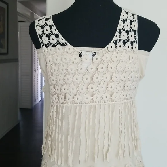 Boho Coverlet/Top. Cream. Size Small. - Picture 4 of 4